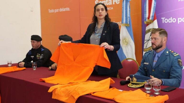Presos de alto perfil con uniforme naranja: cuándo deben usarlo y qué pasa si no quieren
