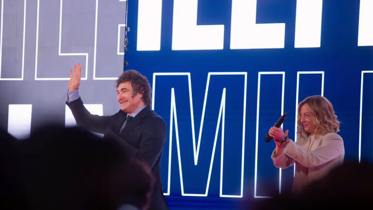 Es tano: Georgia Meloni la dio la ciudadanía italiana al presidente y a su hermana antes de acto ultraderechista