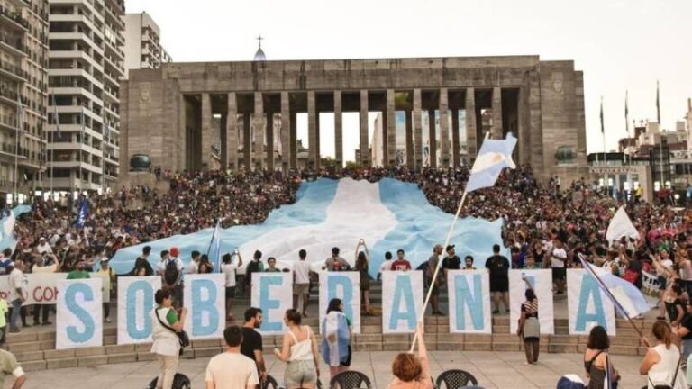 Dragado al centro de la Tierra: advierten que llevar a 44 pies la profundidad del Paraná es un crimen ambiental y una entrega de soberanía