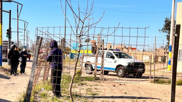 Se apropiaron de un terreno, los denunciaron los vecinos y el municipio lo liberó