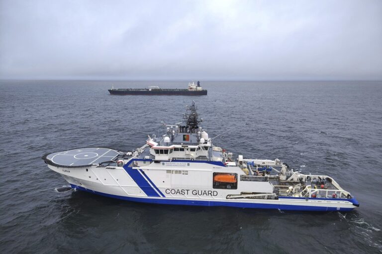 La estrategia de Rusia y China para llevar su guerra híbrida al espacio submarino