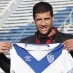 237194-sebastian-dominguez-fue-presentado-en-velez-como-jugador-sone-con-este-momento