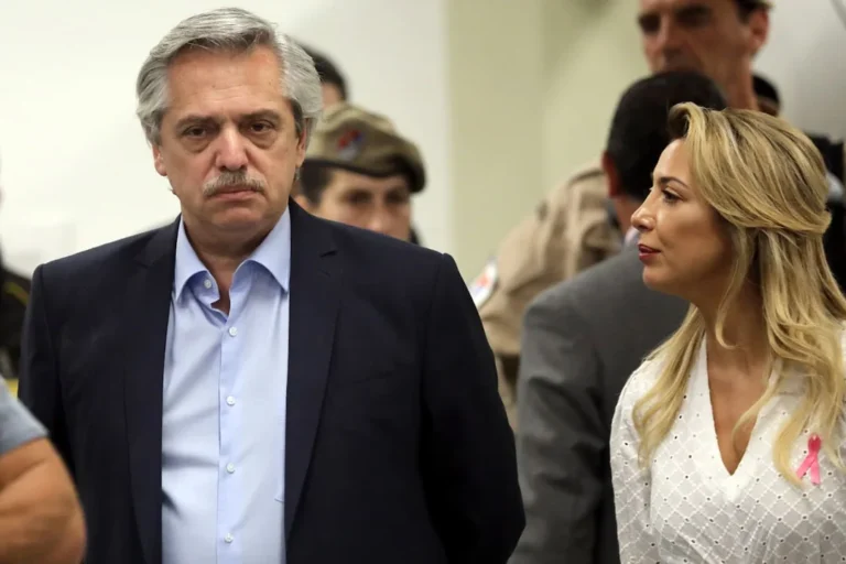 Fabiola Yañez tiene prohibido contactar a Fernández por 90 días