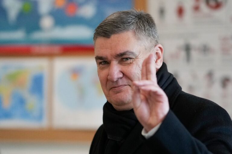 El socialista Milanovic arrasó en las presidenciales y continuará en el poder
