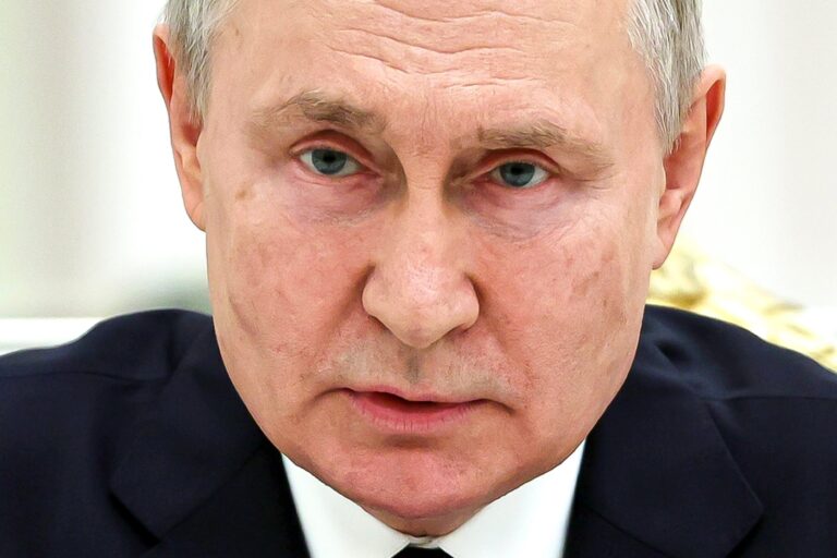 Putin intenta revivir a Stalin