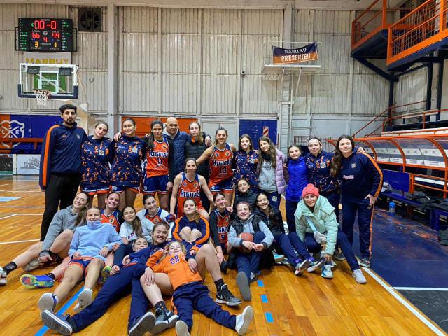 Regatas de San Nicolás venció a Sport Cañadense y se sostiene como animador en el femenino