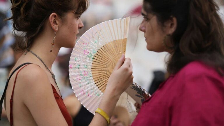 Mientras el frío golpea el hemisferio sur, Europa está en alerta por la ola de calor