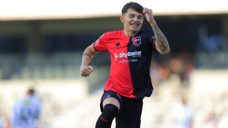 A falta del Pipa y Cocoliso el pibe Thiago Gigena se hizo cargo para el único grito de Newell’s