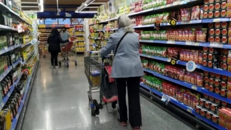 Cómo impacta la suba del dólar en la inflación y en los precios