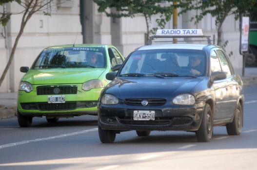 Volvieron a aumentar los taxis y remises de Santa Fe