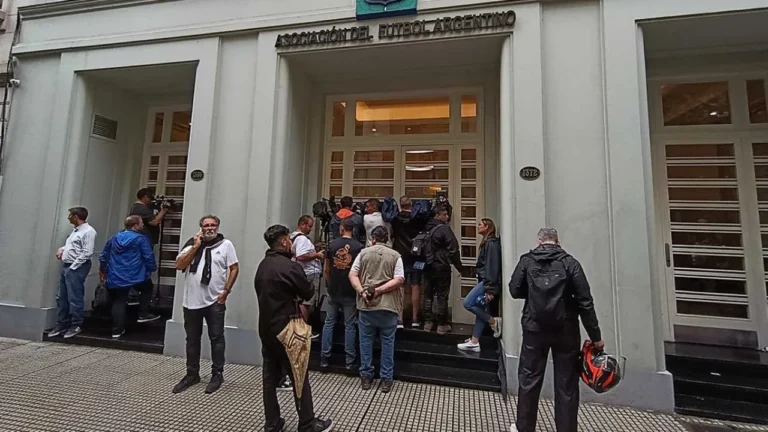 Gobierno contra Chiqui Tapia: allanamientos en distintas sedes de la AFA y en Racing, Independiente y San Lorenzo por la causa Sur Finanzas