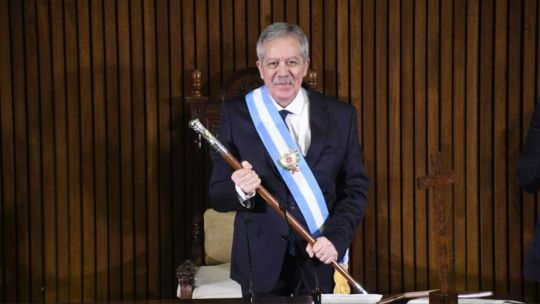Asumió Suárez en Santiago, dijo que está dispuesto al diálogo fructífero y vaticinó un 2026 difícil