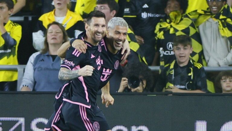 Después de la Navidad en Funes, Messi viaja a Uruguay por un festejo familiar