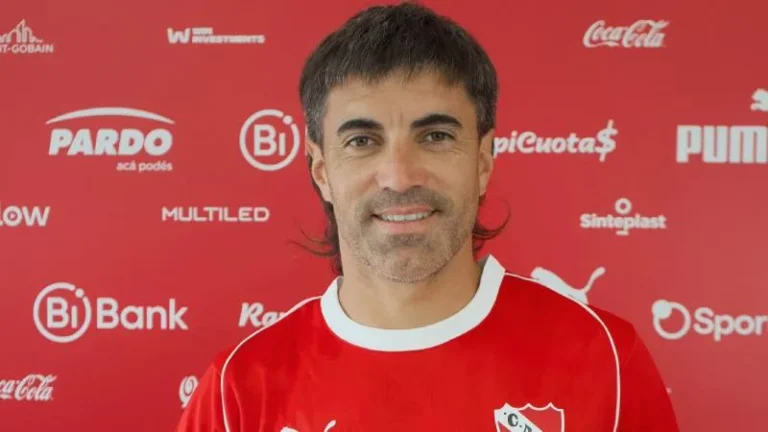 Tras salir de Central, Malcorra ya posó con la camiseta de Independiente y en unas semanas vuelve a Rosario