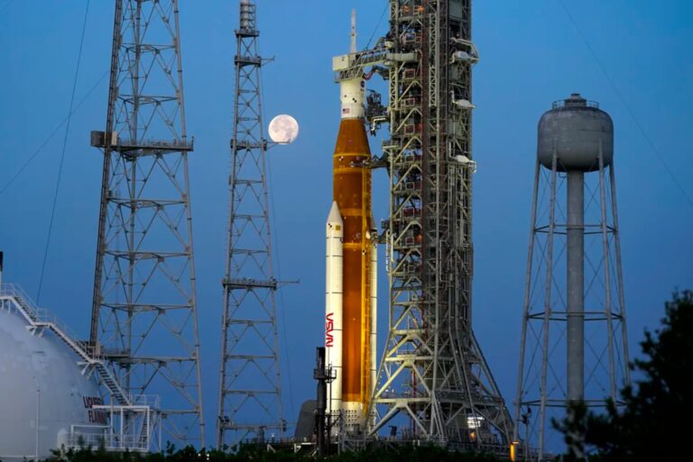 La NASA inicia la cuenta regresiva para ir a la Luna en 2026: las fechas clave del lanzamiento de Artemis II