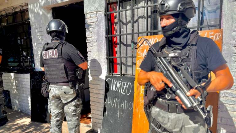 Ocho allanamientos por microtráfico en Rosario terminaron con dos detenidos y el hallazgo de un búnker