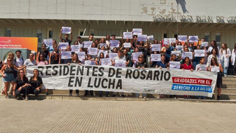 Denuncian que la Nación les debe cuatro meses de sueldo a un centenar de médicos residentes