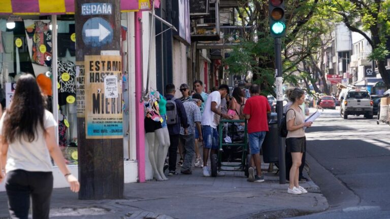 Calle San Luis: esperan un repunte de ventas por el comienzo de clases