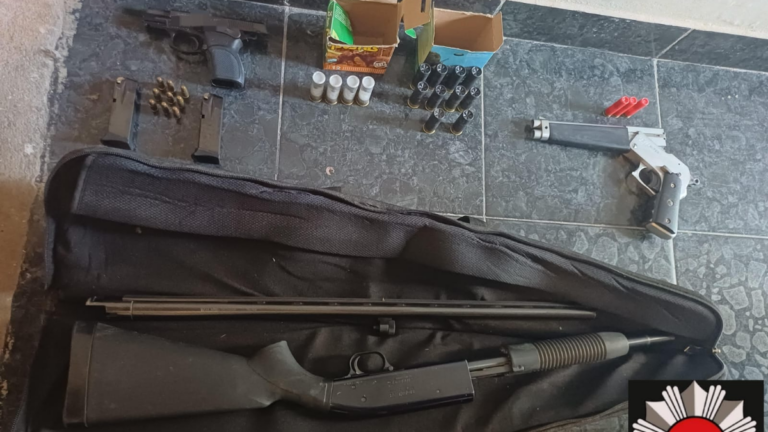 Lo denuncian por amenazas a vecinos y la Policía le secuestra tres armas de fuego