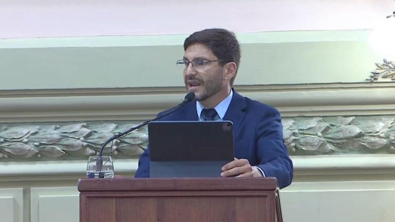 Pullaro abrió el discurso con un llamado a «ejercer autoridad» y puso la seguridad en el centro