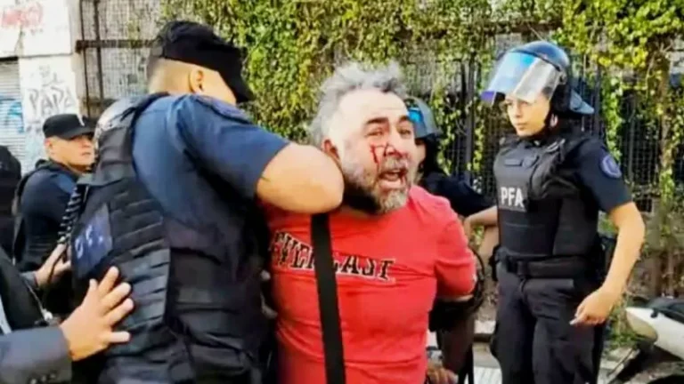 La Justicia investiga a la PFA por la detención de camarógrafo e incumplimiento de orden de liberación