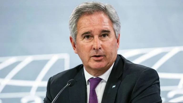 Un funcionario de Milei se lastimó jugando al fútbol y se burló de los trabajadores: Fue antes de la Reforma Laboral