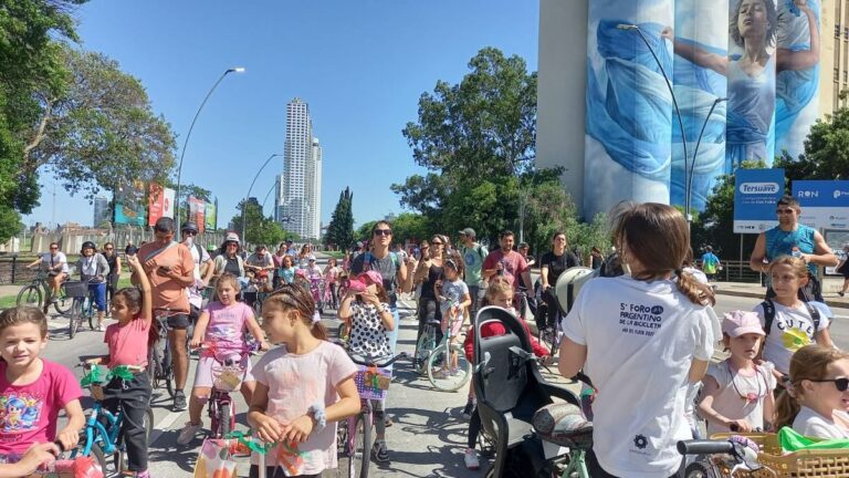 Día Internacional de la Mujer: este domingo 8 de marzo habrá una bicicleteada de niñas en laCalle Recreativa