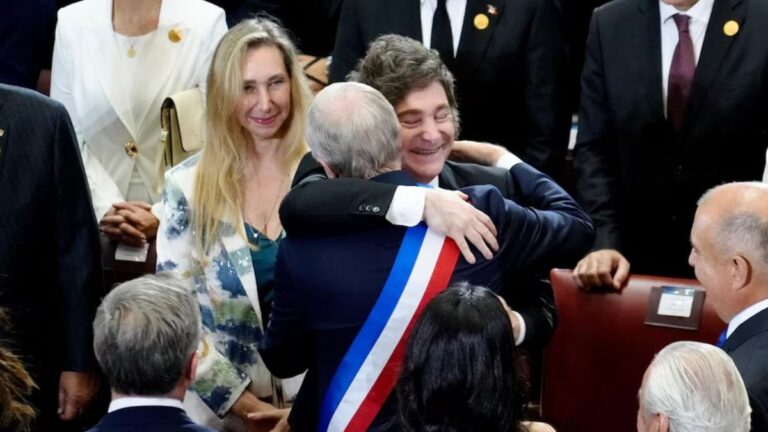 Javier y Karina Milei estuvieron presentes en la asunción del presidente de Chile, José Antonio Kast