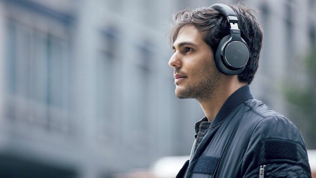 Experto reveló qué pasa cuando usás auriculares bluetooth: «Es como ponerte un microondas»