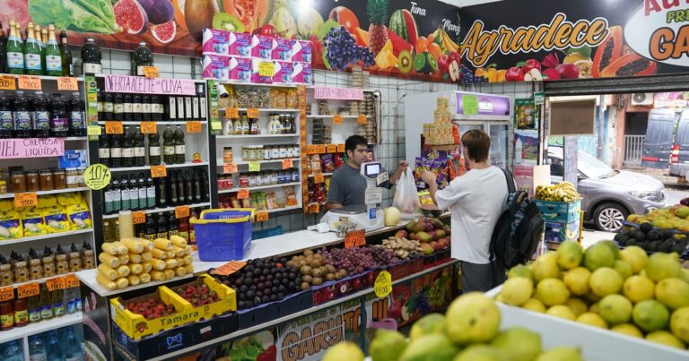 La reconversión de las verdulerías: por qué ahora muchas se transformaron en un mini supermercado