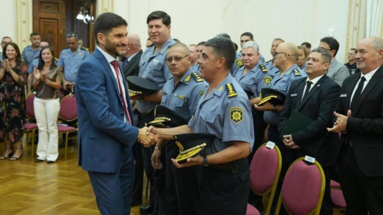 Pullaro, a la policía: ?Lograron cambiar la historia de Santa Fe?