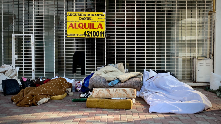 Colecta de abrigos en bares de Rosario para personas en situación de calle