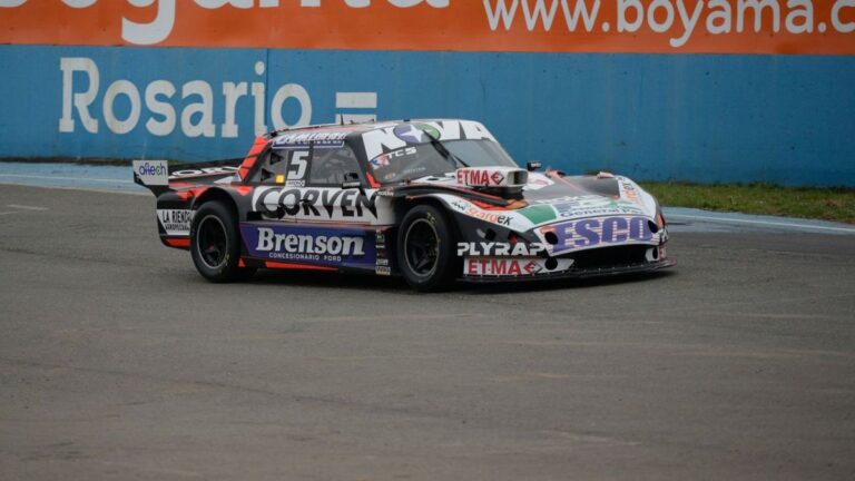 Autódromo Juan Manuel Fangio de Rosario durante una competencia de automovilismo