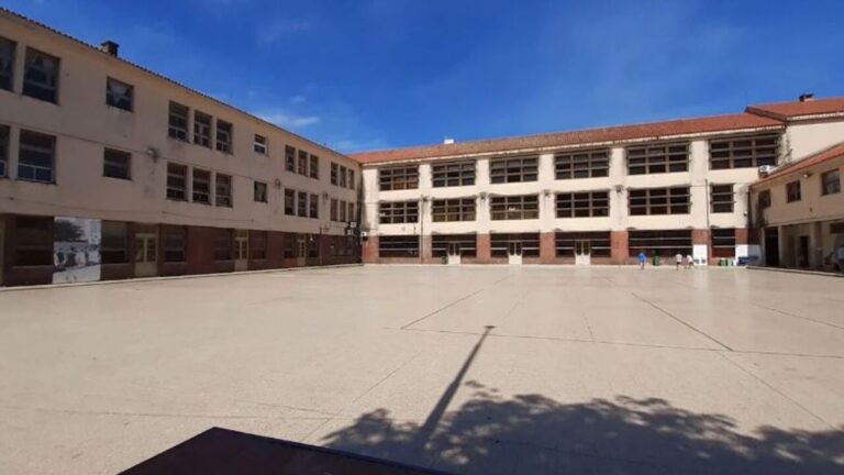 Fachada del Colegio Normal N° 3 de Rosario, ubicado en el barrio Abasto.