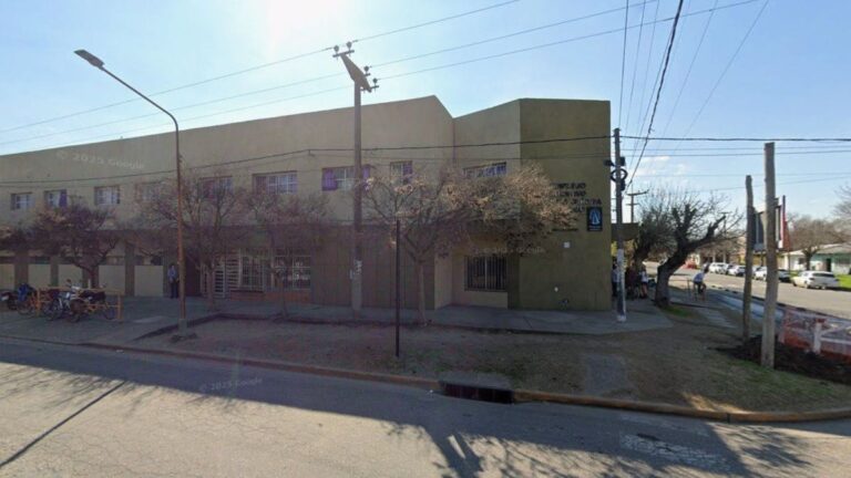 Operativo policial frente a una escuela en la provincia de Santa Fe
