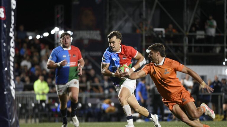 Jugadores de Capibaras XV durante un partido de rugby en el Hipódromo de Santa Fe