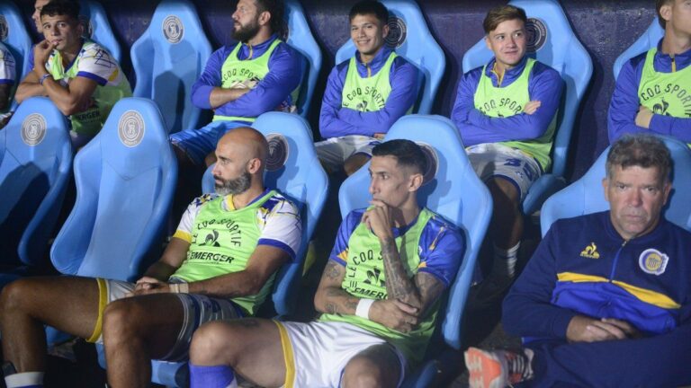 Plantel de Rosario Central durante un entrenamiento en el Gigante de Arroyito.