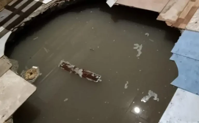 Vivienda en Santa Fe con daños estructurales tras abrirse un socavón en el interior.