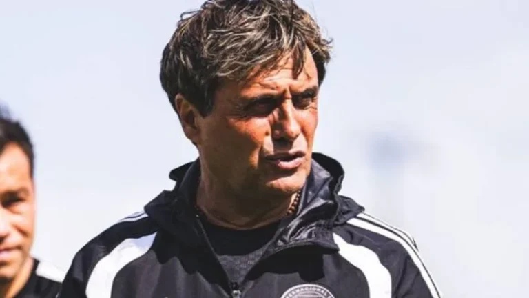 Guillermo Hoyos, entrenador interino de Inter Miami, durante un partido.