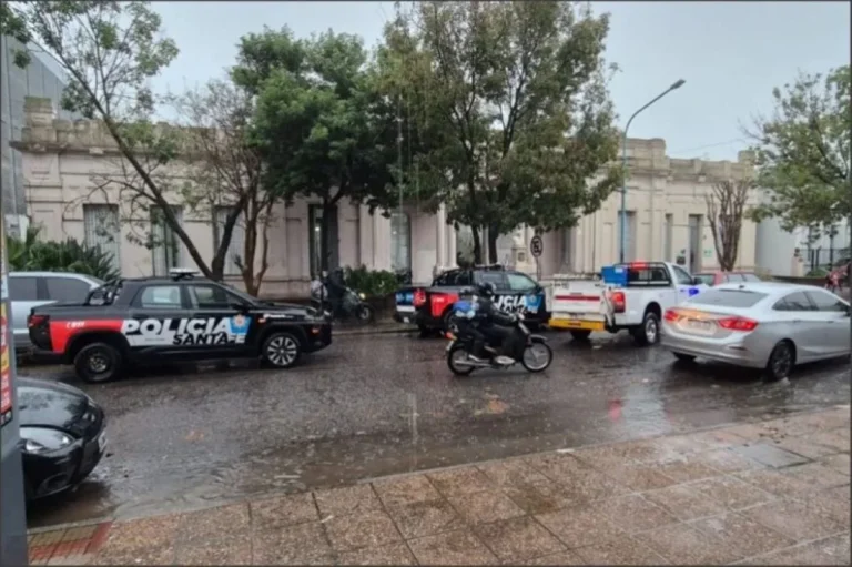 Fachada de la Escuela Alberdi en la ciudad de Rafaela, provincia de Santa Fe.
