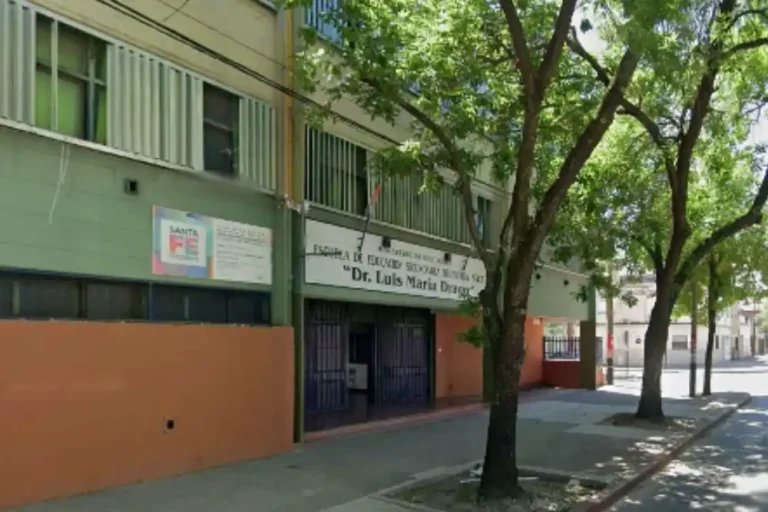 Fachada de la escuela N° 435 Dr. Luis M. Drago, en la ciudad de Santa Fe.