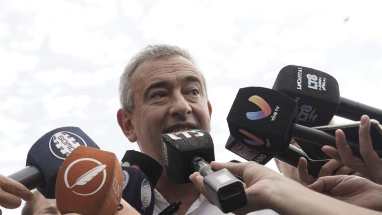 El intendente de Rosario, Pablo Javkin, durante un acto público.