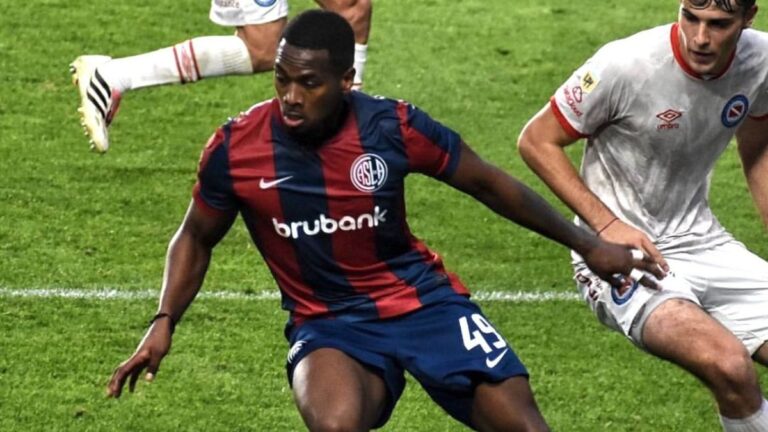 Diego Perea, delantero colombiano de Sportivo Barracas, en un video de TikTok pidiendo ayuda