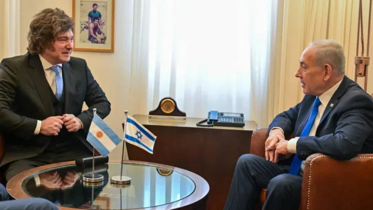 El presidente Javier Milei y el primer ministro israelí Benjamin Netanyahu durante una conferencia de prensa en Jerusalén.
