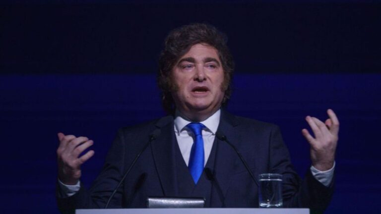Javier Milei durante su discurso en el AmCham Summit 2026