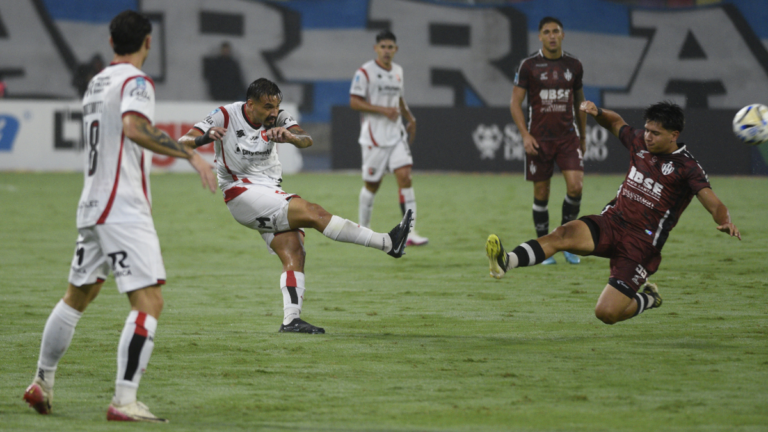 Jugadores de Newell's Old Boys entrenando en el Coloso Marcelo Bielsa previo al partido con San Lorenzo.