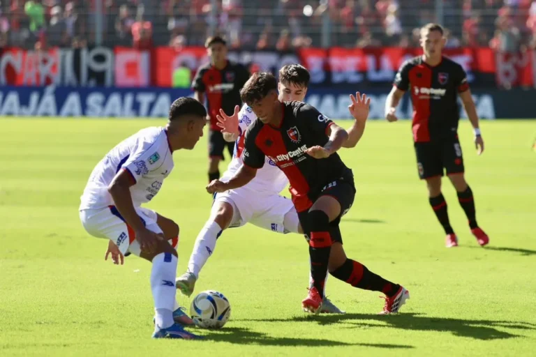 Facundo Guch, Lucas Regiardo y Jerónimo Russo, jugadores de Newell's Old Boys.