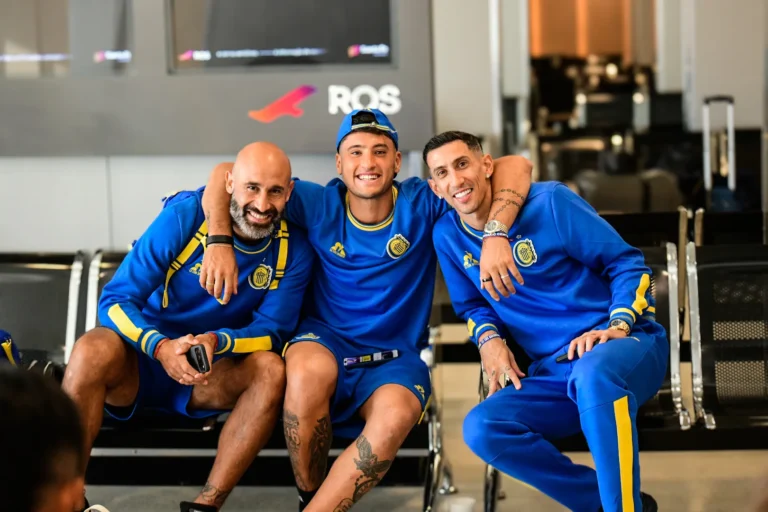 Jugadores de Rosario Central en el aeropuerto antes de viajar a Venezuela para la Copa Libertadores