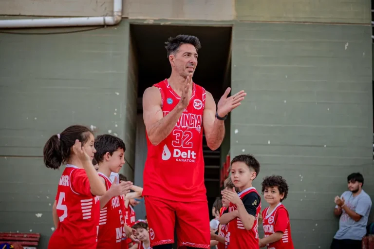 Jugadores de Provincial de Rosario en partido de la Liga Argentina