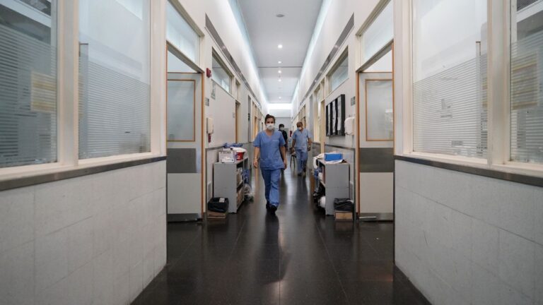 Equipo médico en el Hospital Clemente Álvarez (Heca) de Rosario, referente en procuración de órganos.